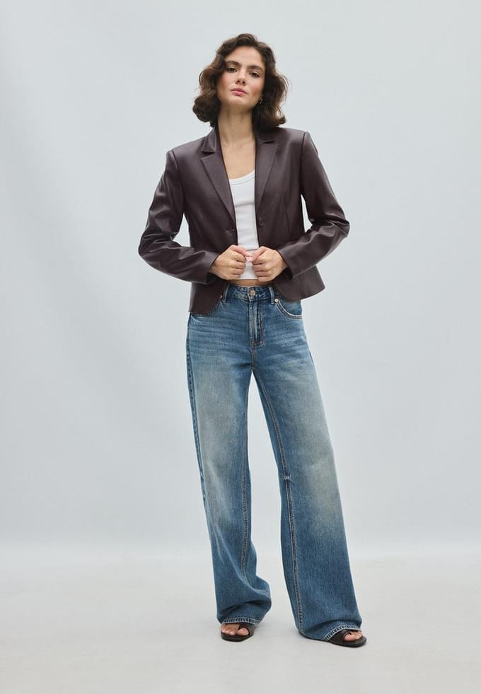 Stradivarius Kort, getailleerd colbert met leereffect  Bruin S