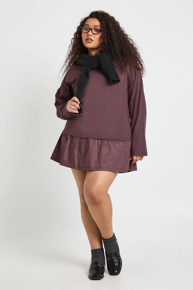 boohoo Dames Plus Frill Zoom T-Shirt Jurk | Chocoladebruin | Maat: 44