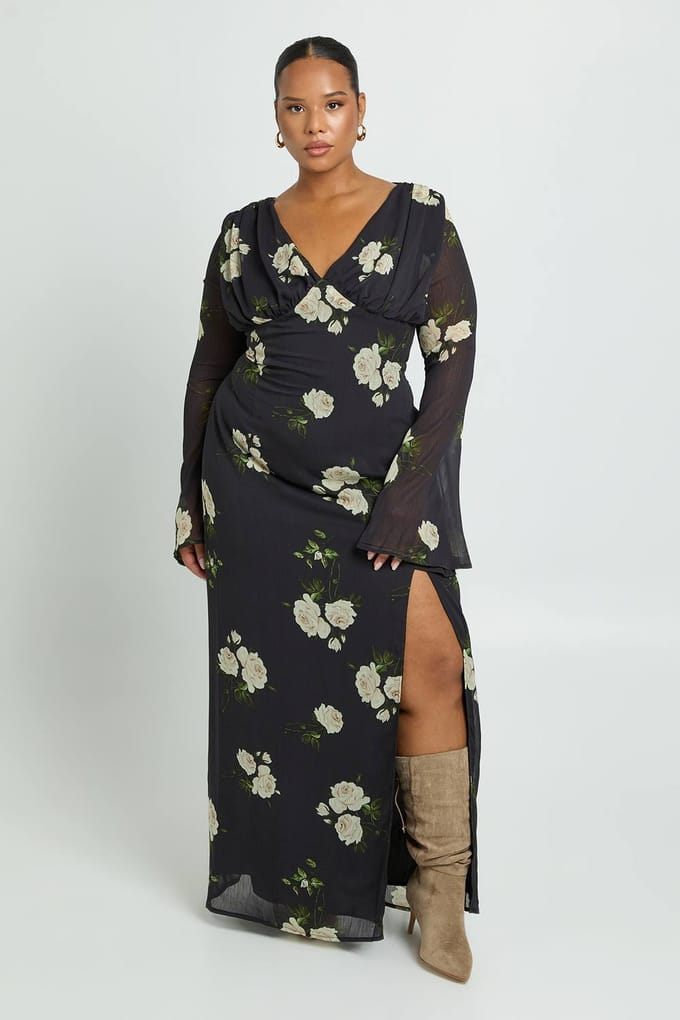 boohoo Dames Plus Bloemen Chiffon Diepe Hals Maxi Jurk | Zwart | Maat: 54