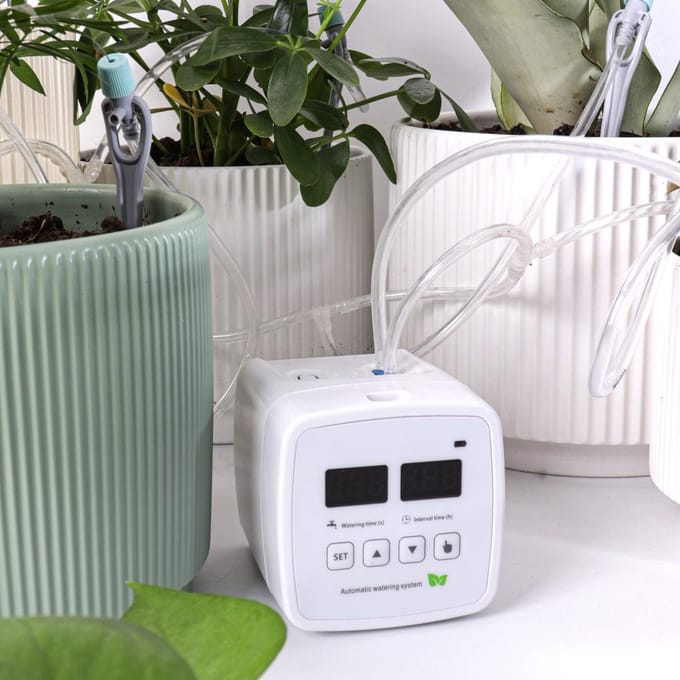 Automatisch Bewateringssysteem Plant Zelfbewatering Druppelirrigatiekit met LED-Display DIY Bewatering white