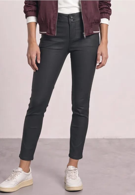 Mid waist broek in slim fit met leerlook