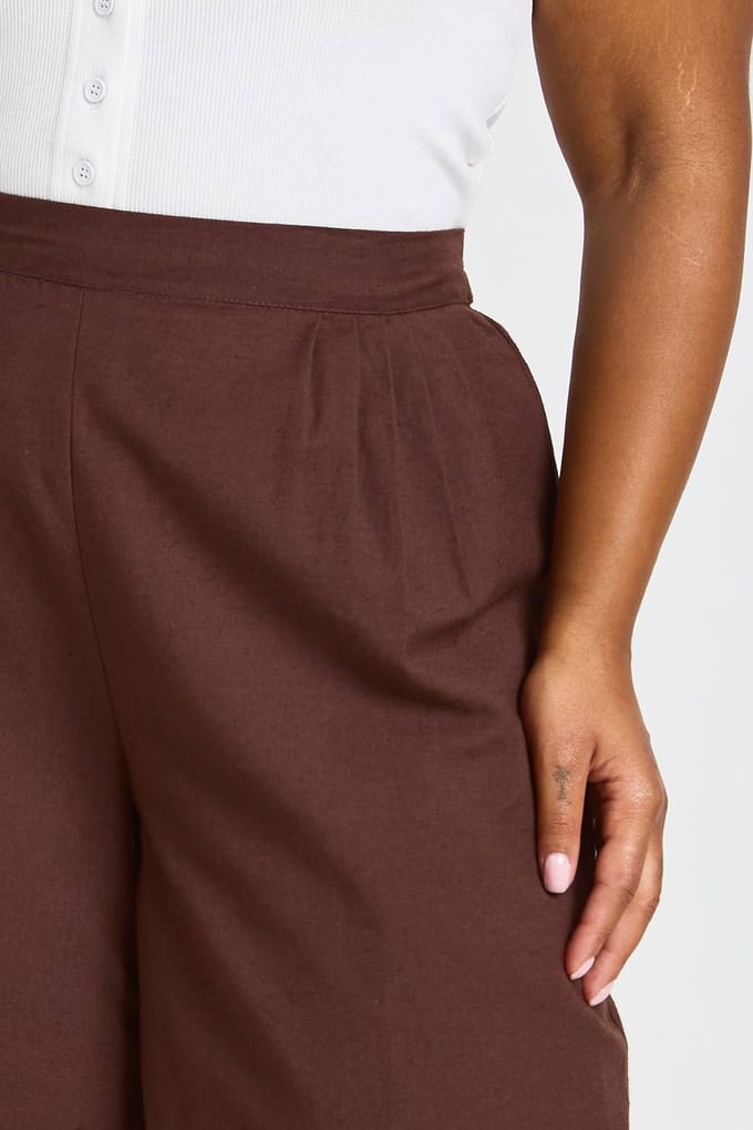 boohoo Dames Plus Linnen-look Plisse Wijde Pijpenbroek | Chocoladebruin | Maat: 48