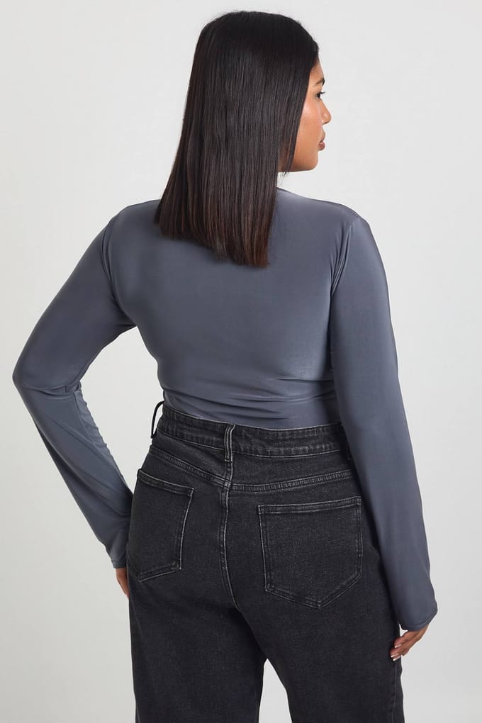 boohoo Dames Plus Dubbele Laag Slinky Lange Mouw Bodysuit | Slate Grey | Maat: 28