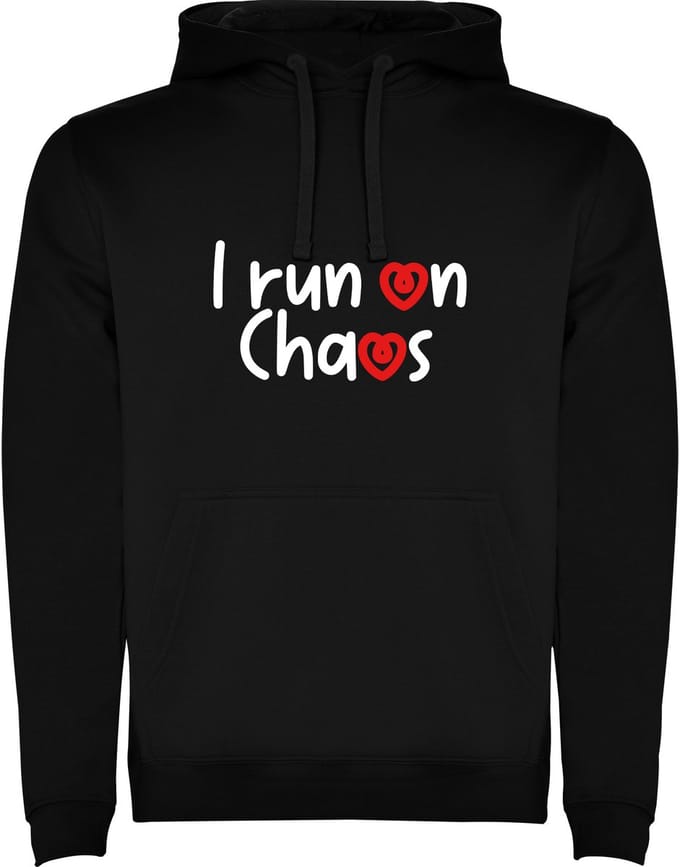 Zwarte Hoodie I run on Chaos - Ik functioneer op Chaos - humor - zelfspot Maat M
