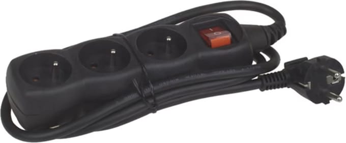 Deltac Stekkerdoos 230V Zwart 1,5 Meter