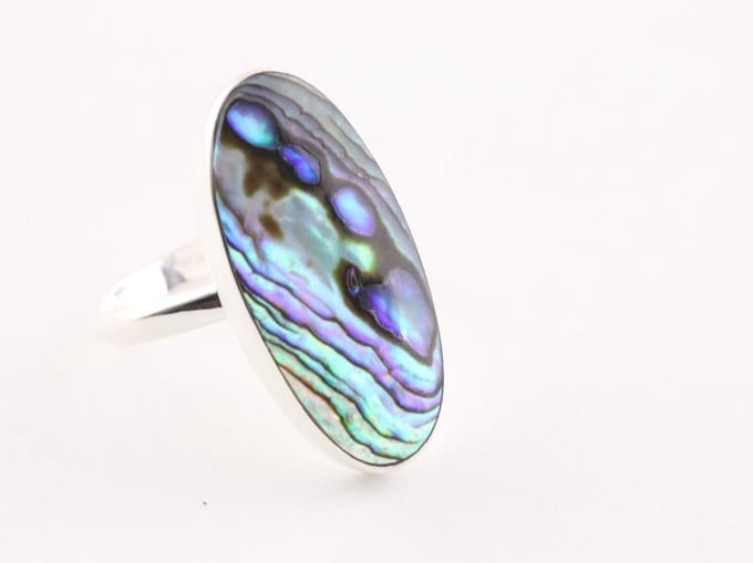 Ovale hoogglans zilveren ring met abalone schelp - maat 20