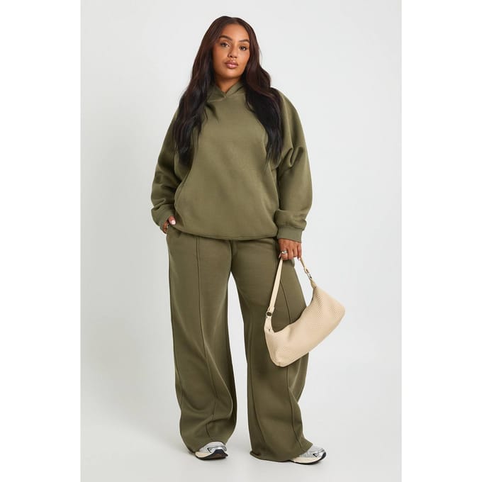 boohoo Dames Plus Core Basic Pintuck Detail Diepe Tailleband Wijde Pijpen Jogger | Kaki | Maat: 46