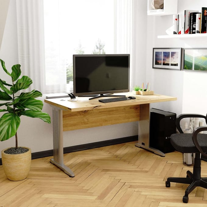 Bureau 135 cm met metalen poten, gelamineerde plaat, ABS-rand, modern design