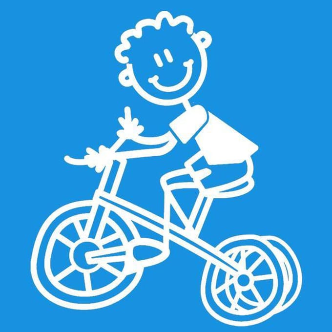 Jongen op driewieler - autosticker - wit - 6,5 cm