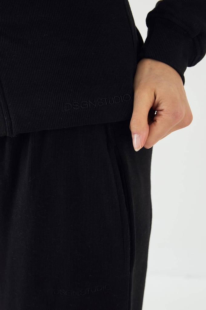 Dames Dsgn Studio Geribbelde Top Met Capuchon, Knoopsluiting En Getailleerd Detail | Zwart | Maat: Medium