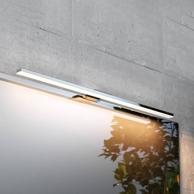 MCJ LED spiegellamp Triga IP44, chroom, 60cm, 4.000K