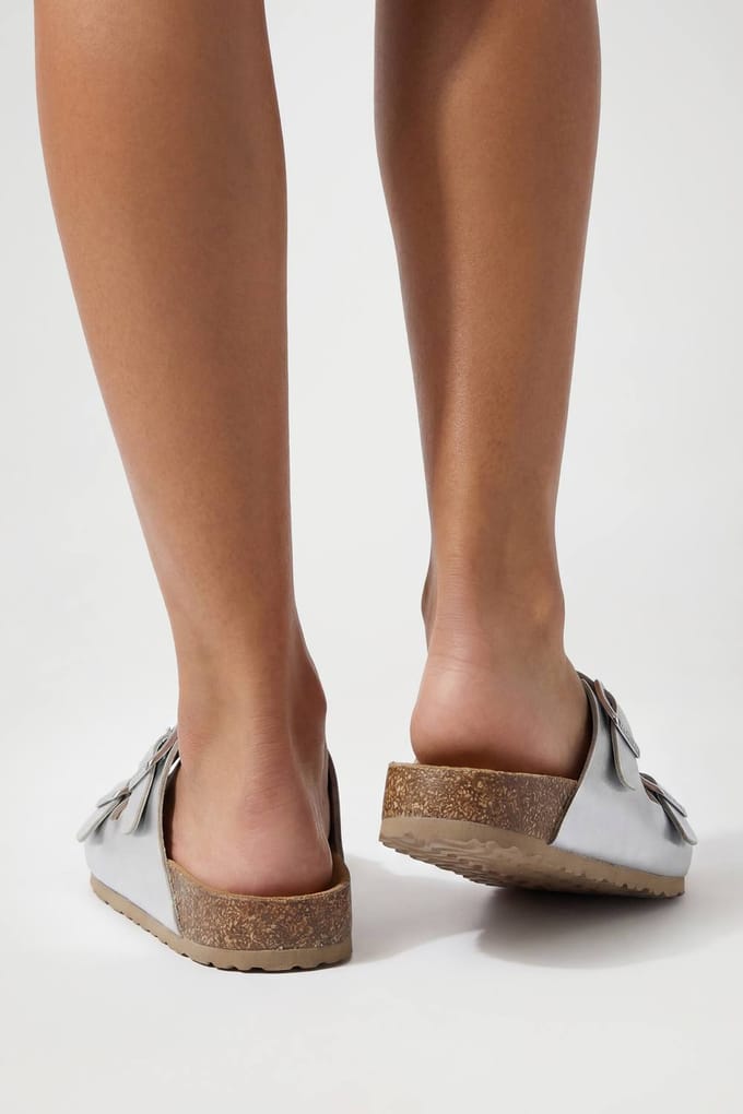 boohoo Dames Dubbele Gesp Voetbed Slippers | Zilver | Maat: 37