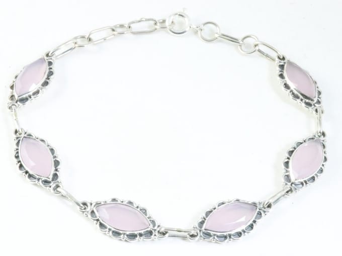 Bewerkte zilveren armband met rozenkwarts
