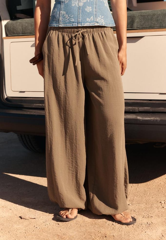 Stradivarius Zwierige pofbroek  Kaki XL