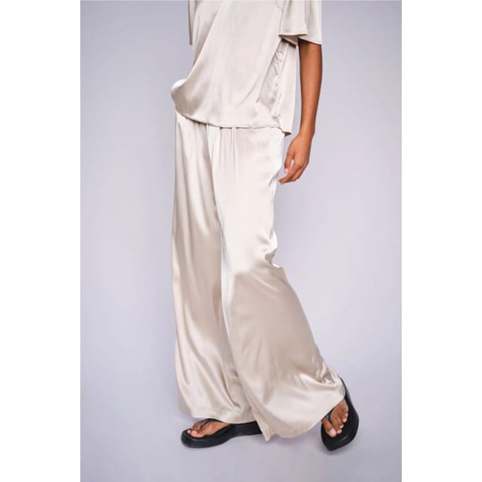 Wide leg stoffen broek met platte plooien, model 'RITA'