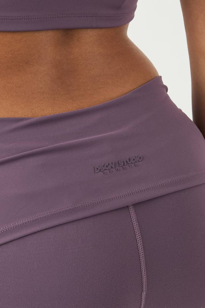 Dames DSGN Studio Ultra Sculpt Omvouwbare Tailleband Wijdlopende Legging | Druif | Maat: Large