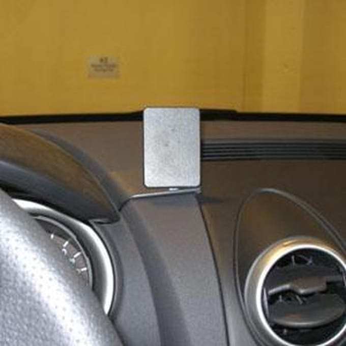 Brodit center mount v. Nissan Qashqai 07-