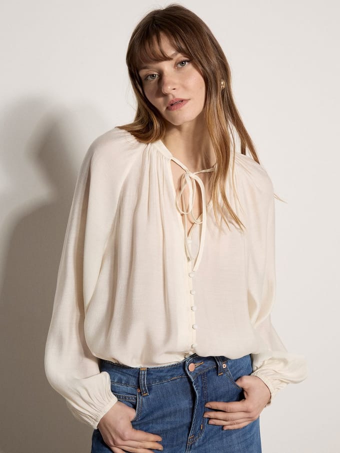 Luchtige blouse met pofmouwen