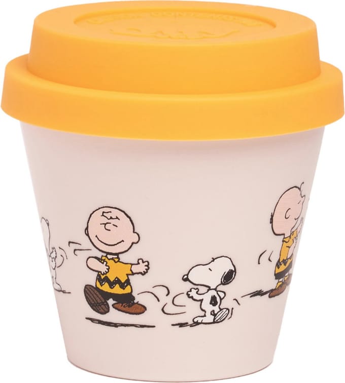 Quy Cup - 90ml Ecologische Reis Beker - Espressobeker "Peanuts Snoopy 8 Dancing” met gele Siliconen deksel 7x7x7cm