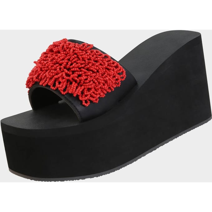 Rode koraalkleurige teenslipper zwart