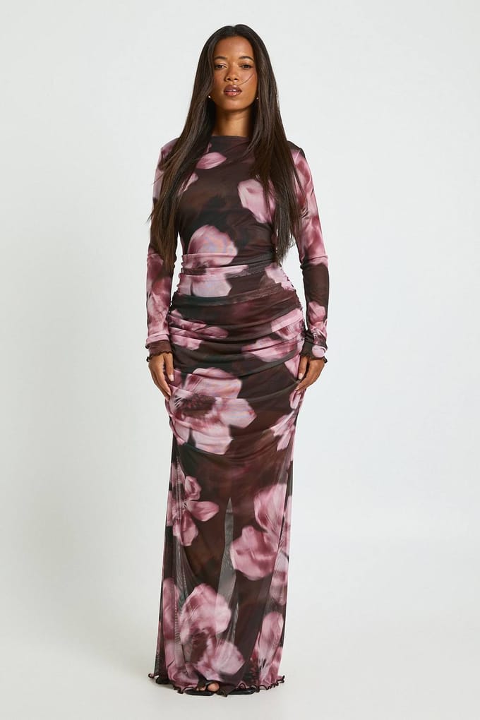 boohoo Dames Gebloemde Geplooide Mesh Maxi Jurk | Chocoladebruin | Maat: 40
