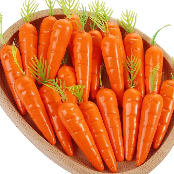 SnelShoppen - 30 Stuks Kunstmatige Mini Wortels, Levensechte Nepproducten voor Pasen Decoratie, Kunststof Groenten voor DIY Creaties, 7cm Lange Wortel