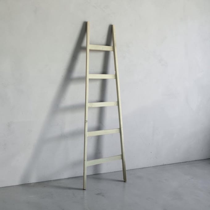 Stoere olijfgroene decoratie ladder