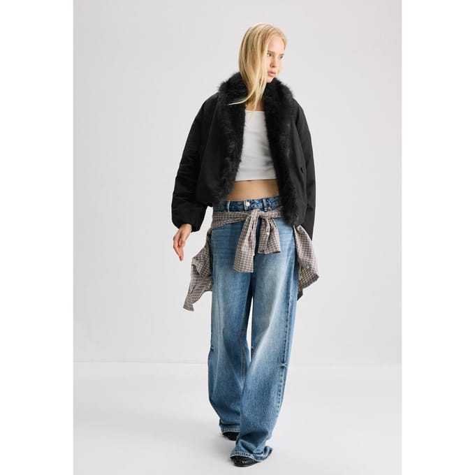 Stradivarius Gewatteerd jack met imitatiebontrend  Zwart S