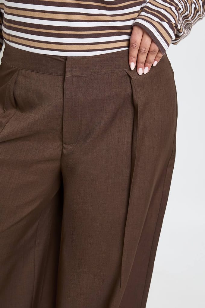 boohoo Dames Plus Marl Geplooide Wijde Pijpen Broek | Chocoladebruin | Maat: 44