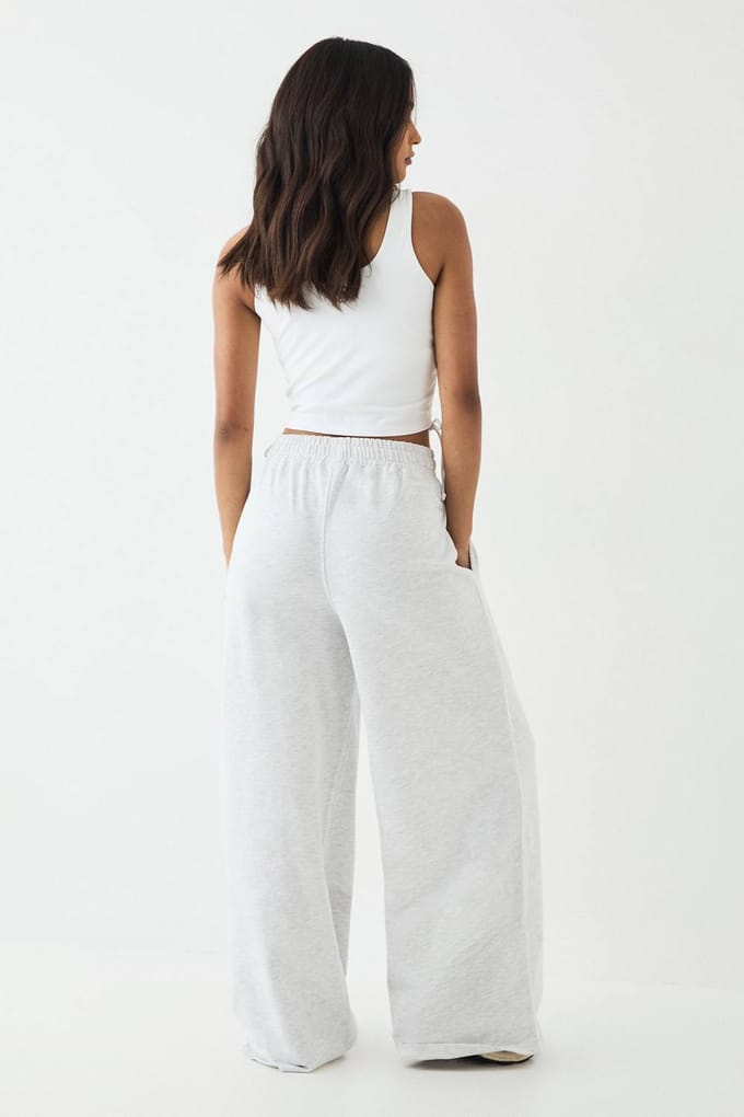 Dames DSGN Studio Joggingbroek met Paspeldetail Middelhoge Taille Wijde Pijpen | Asgrijs | Maat: Small