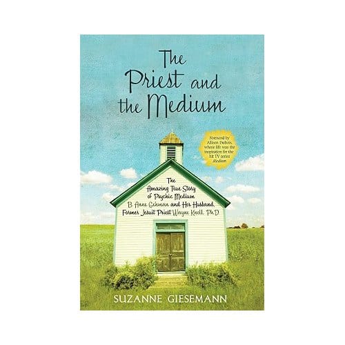 The Priest And The Medium - Giesemann, Suzanne