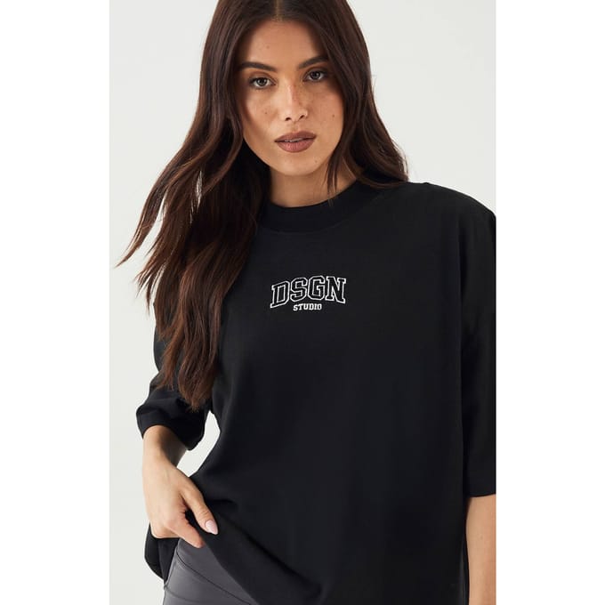 Dames DSGN Studio Geborduurd Zwaargewicht Oversized T-Shirt | Zwart | Maat: Medium