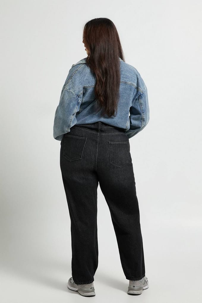 boohoo Dames Plus Basics Hoge Taille Mom Jeans | Washed Black | Maat: 18/30L
