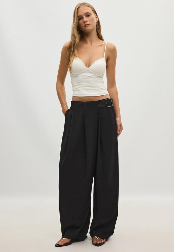 Stradivarius Pantalon met plooien en riem  Zwart 42