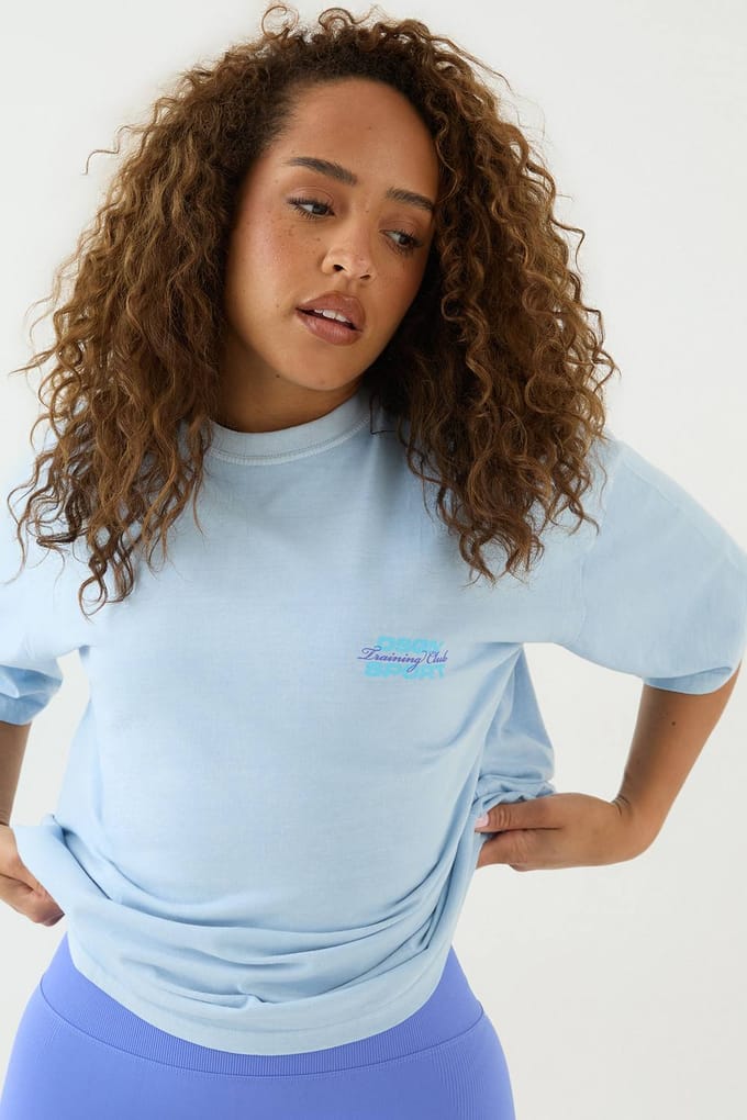 Dames Dsgn Studio Sport Training Club Overdyed Oversized T-shirt | Light Blue | Maat: XS