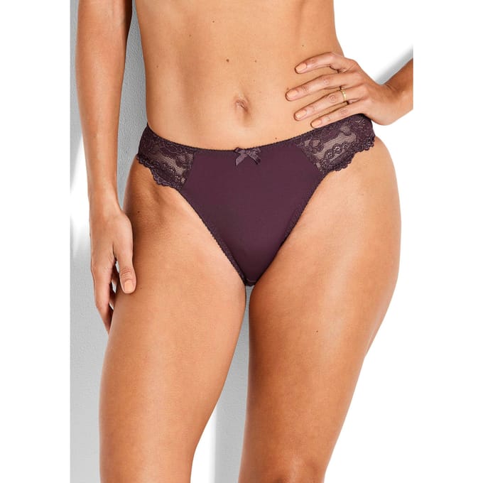 Heupslip van vrouwelijk kant - bordeaux - Gr. 44 van Goldner Fashion