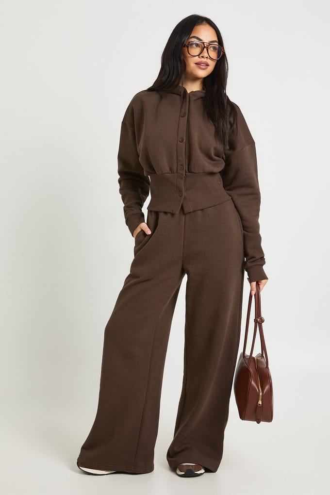 boohoo Dames Capuchon-trainingspak met getailleerde taille en doorlopende knoopsluiting | Chocoladebruin | Maat: Small