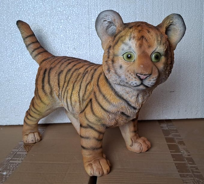 Groot Tijgerwelp Beeld – Polystone – 45×22×33 cm – Levensecht Decoratiebeeld