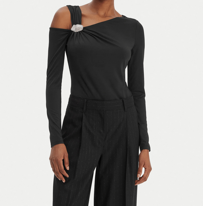 top asymmetrische zwarte vrouw