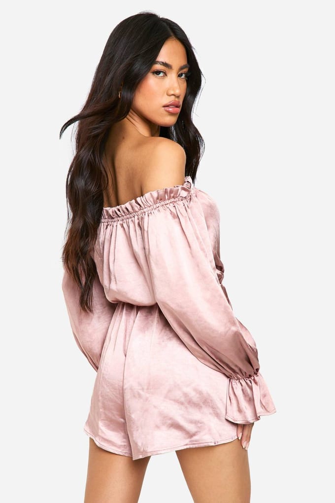 boohoo Dames Bardot Gerafelde Satijnen Playsuit | Blush | Maat: 12