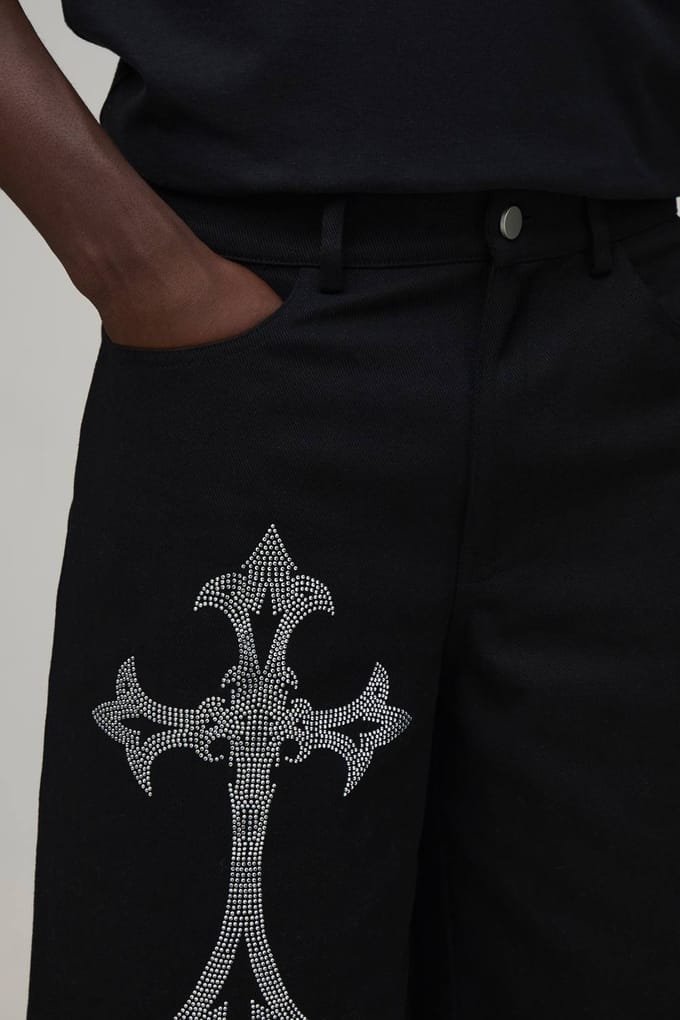 Ontspannen Pasvorm Middellange Short Met Strass Kruis | Black | Size 34