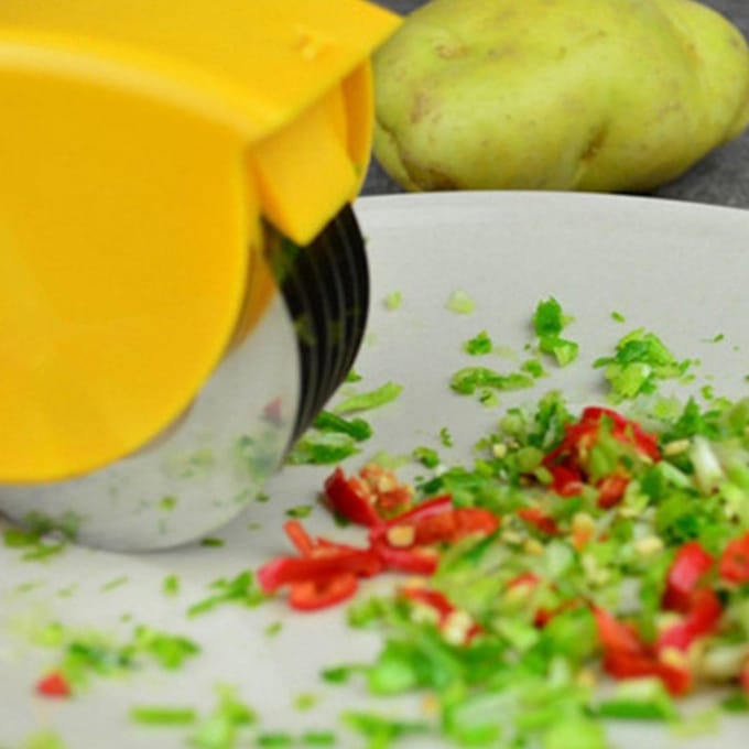 1pc Creative Kitchen Roller Oignon Ail Cutter Légumes Cutter Cuisine Accessoires Gadgets vert