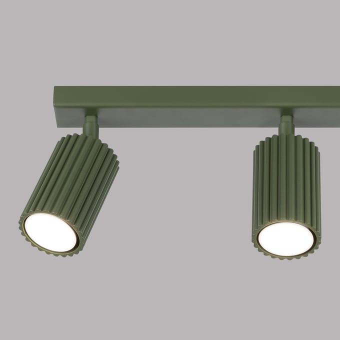 Plafondlamp KARBON 3L met 3 geribbelde spots in lijn - Sollux Lighting - IP20 - Olijfgroen aluminium behuizing - 45 x 6.5 x 16.5 cm - 3 x GU10 LED, exclusief lichtbron - 3 x 10 W - Minimalistische plafondlamp voor slaapkamer, woonkamer en gang