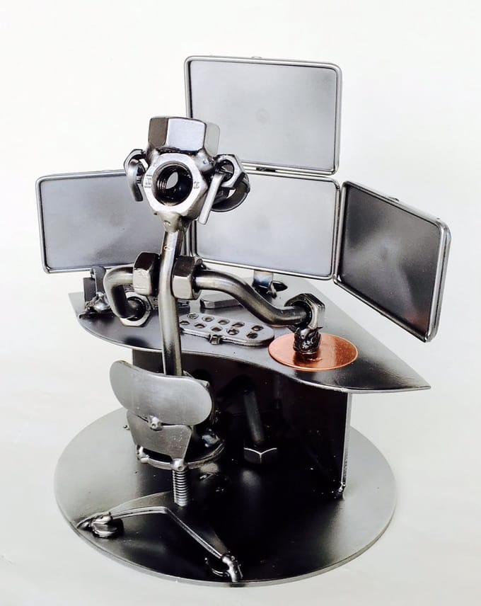 Hinz & Kunst smeedwerkfiguur beroepen "ICT operator"