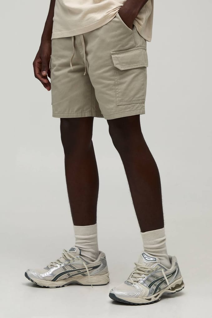 Essentiële Slim Fit Elastische Middellange Twill Cargo Shorts | Stone | Size Medium