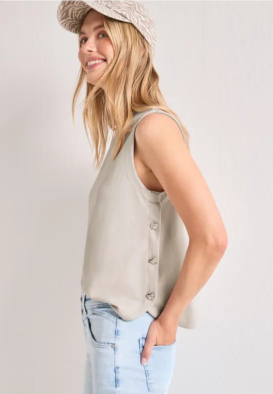 Top met knoopdetails opzij