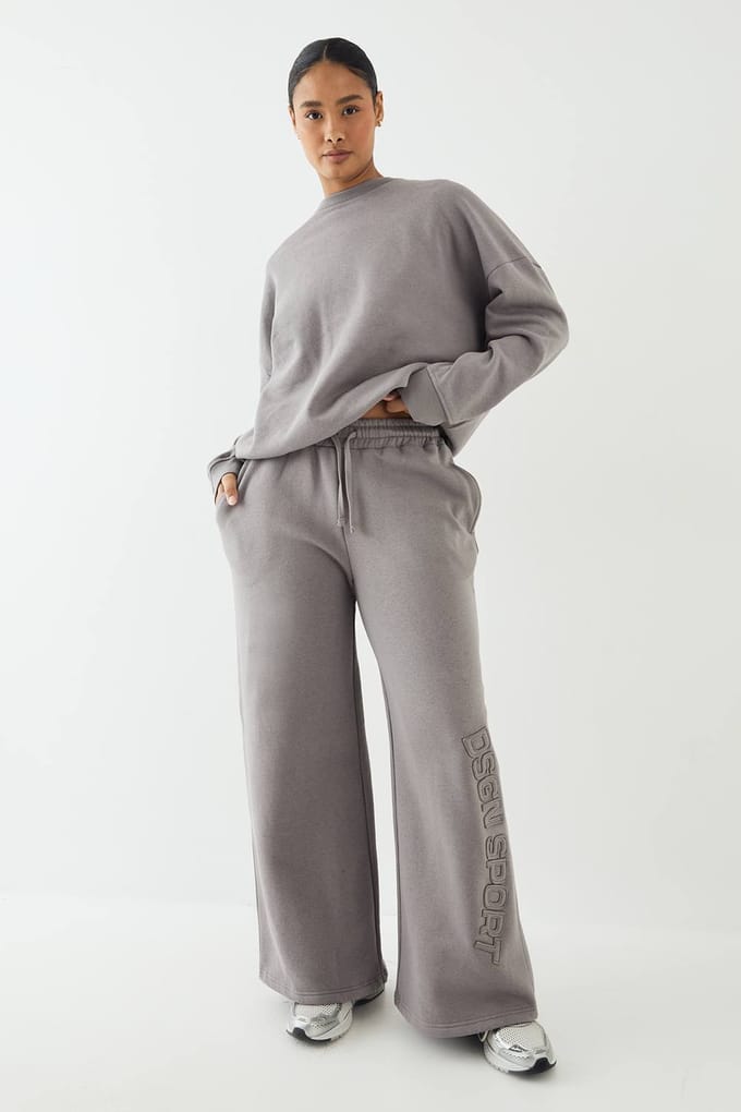 Dames DSGN Studio Self Fabric Applique Wijde Pijp Jogger | Charcoal | Maat: 3XL