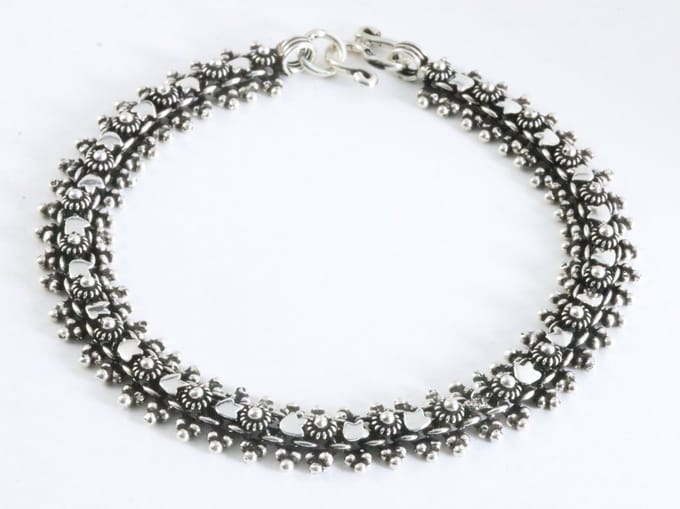 Fijn bewerkte zilveren armband - lengte 19 cm