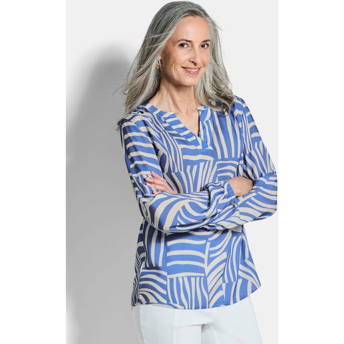 Lichte blouse van pure viscose - blauw / gedess. - Gr. 54 van Goldner Fashion