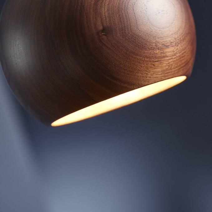 FRANDSEN Hanglamp Ball, walnoot, Ø 12 cm, hout